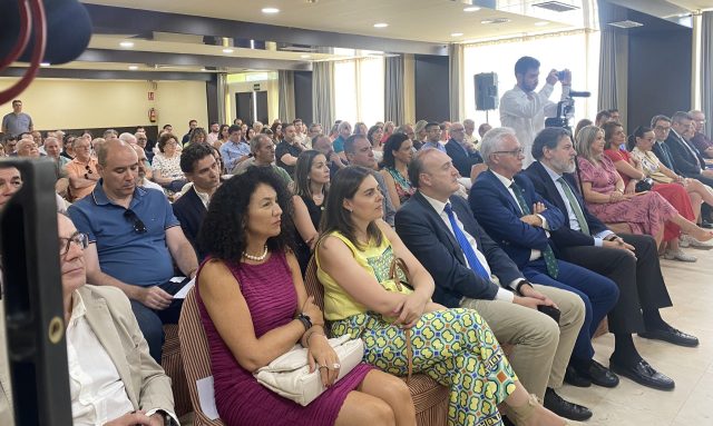 Asistentes del acto inaugural a los cursos de verano