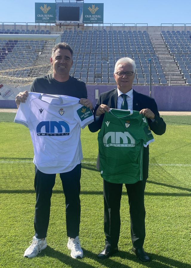 Fran Anera (izq.) y Juan Gallego (dcha.) tras la firma del acuerdo.