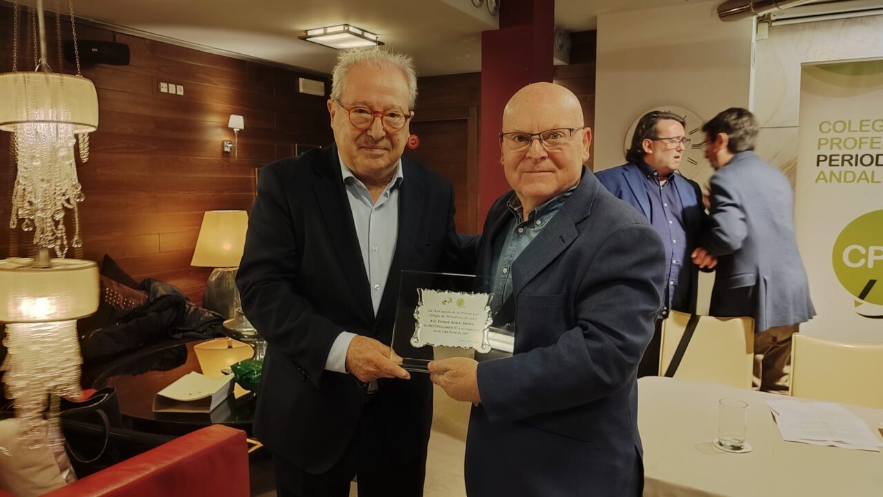 Reconocimiento a una Trayectoria Ejemplar por la Asociación de la Prensa de Jaén: Enrique Acisclo Medina, 40 Años de Liderazgo en Caja Rural de Jaén