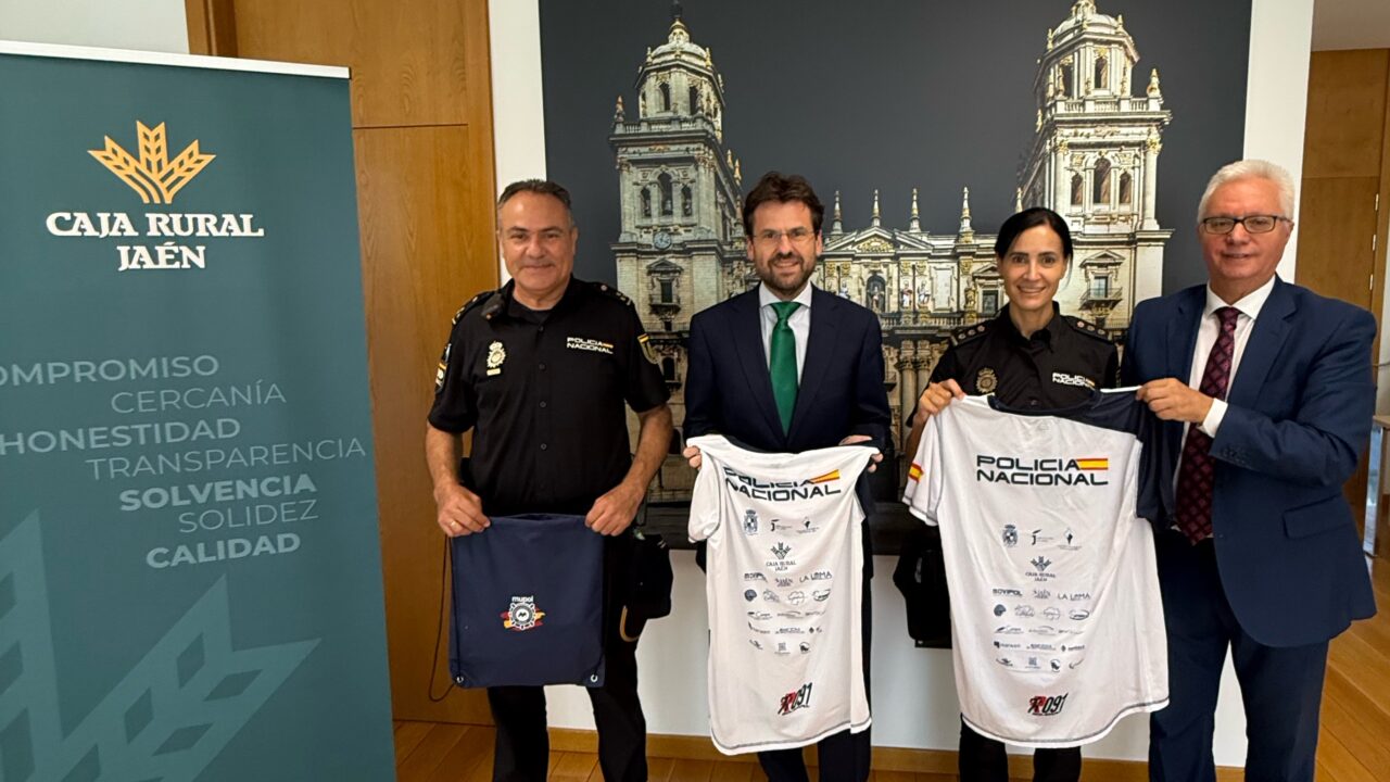 Jaén corrió con el Corazón: Policía Nacional y Caja Rural unidos por la solidaridad en la Ruta 091- Entrega de camisetas conmemorativas