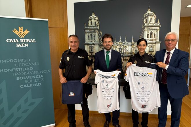 Jaén corrió con el Corazón: Policía Nacional y Caja Rural unidos por la solidaridad en la Ruta 091- Entrega de camisetas conmemorativas