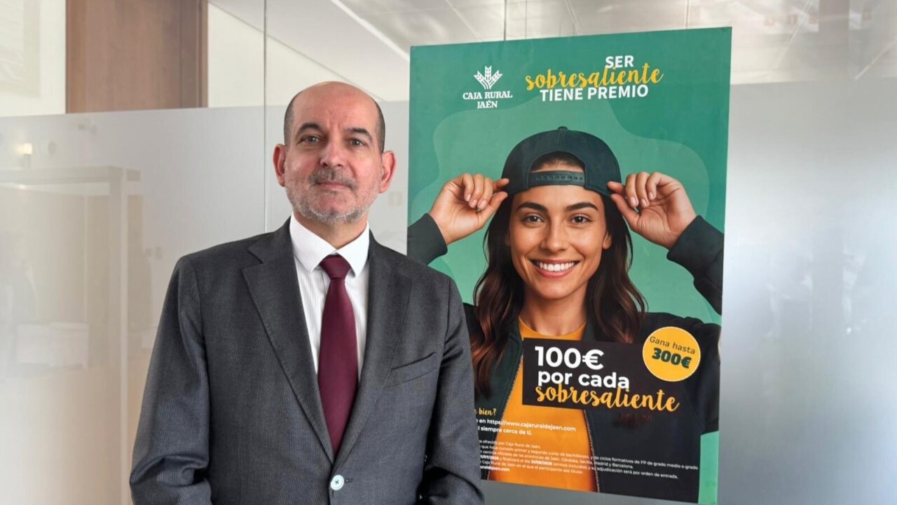 “Ser sobresaliente tiene premio”: la campaña de Caja Rural de Jaén que impulsa el conocimiento y el talento joven