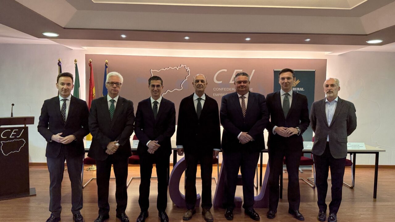 Caja Rural de Jaén refuerza su compromiso con el tejido empresarial con un nuevo convenio junto a la CEJ