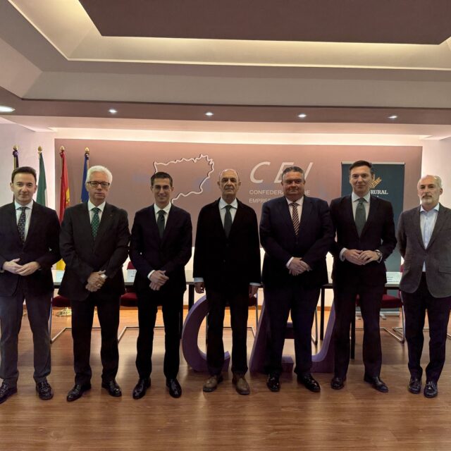 Caja Rural de Jaén refuerza su compromiso con el tejido empresarial con un nuevo convenio junto a la CEJ