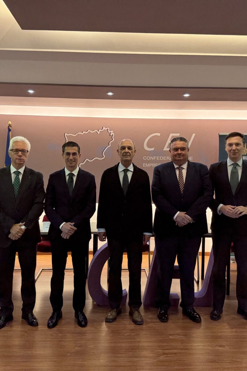 Caja Rural de Jaén refuerza su compromiso con el tejido empresarial con un nuevo convenio junto a la CEJ